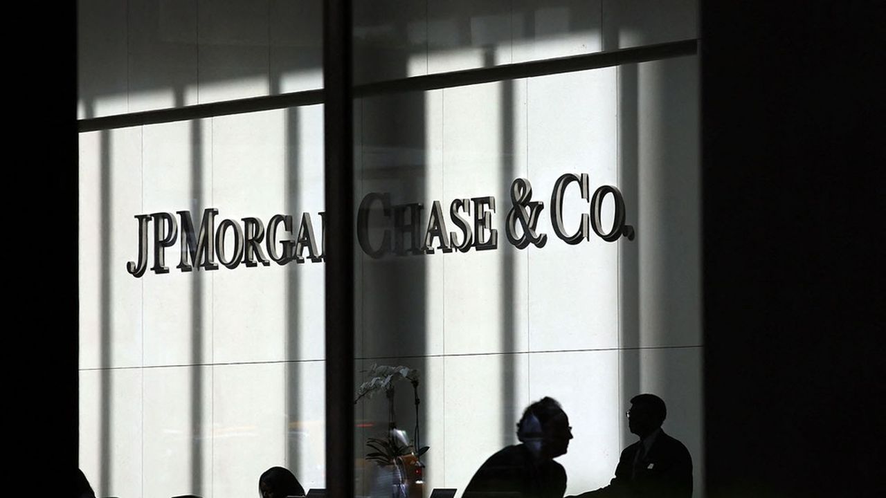 En un an, le montant des dépôts détenus par JP Morgan, Bank of America et Wells Fargo aurait diminué de plus de 500 milliards de dollars.