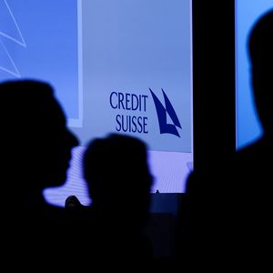 Credit Suisse va être acheté par son rival UBS moyennant des garanties de l'Etat suisse.