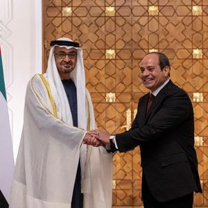 Le dirigeant émirati Mohammed ben Zayed reçu mercredi soir au Caire par le président égyptien Abdel Fattah Al Sissi.