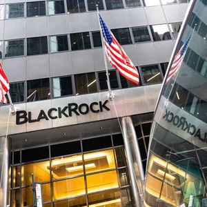 Après avoir joué le double rôle de secouriste et de dépeceur à l'issue de la crise des subprimes, BlackRock semble une fois encore profiter des difficultés du secteur bancaire.
