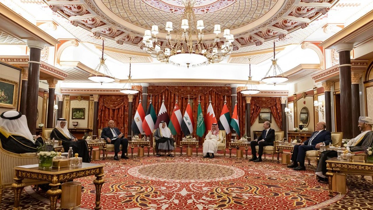 Les hauts diplomates des six pays du Conseil de coopération du Golfe, ainsi que de l'Egypte, de l'Irak et de la Jordanie, se sont réunis à Jeddah, le 14 avril.
