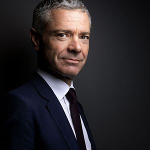 Jean-Marc Mickeler dirige la branche Audit et Assurance de Deloitte au niveau mondial. Depuis 2017, il est également président de la Commission de contrôle des clubs professionnels de la DNCG.