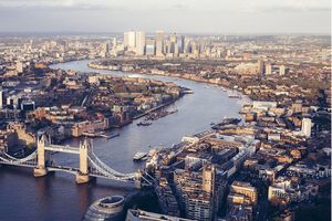 Londres connaît une pénurie de logements et peine à suivre la demande à travers des constructions neuves.