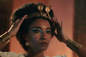 L'actrice britannique Adele James interprète Cléopâtre dans le deuxième volet d'une série consacrée aux « reines africaines ».
