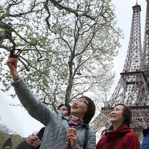 Les touristes chinois ont effectué leur retour en France, mais à un niveau encore bien inférieur à la période pré-pandémique.
