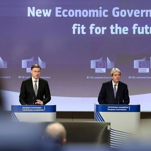 Le vice-président exécutif de la Commission européenne, Valdis Dombrovskis a proposé ce mercredi de nouvelles règles budgétaires avec la Commissaire à l'Economie Paolo Gentiloni.