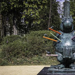 Une des 22 statues du Chat du dessinateur Philippe Geluck, installées au Parc royal.