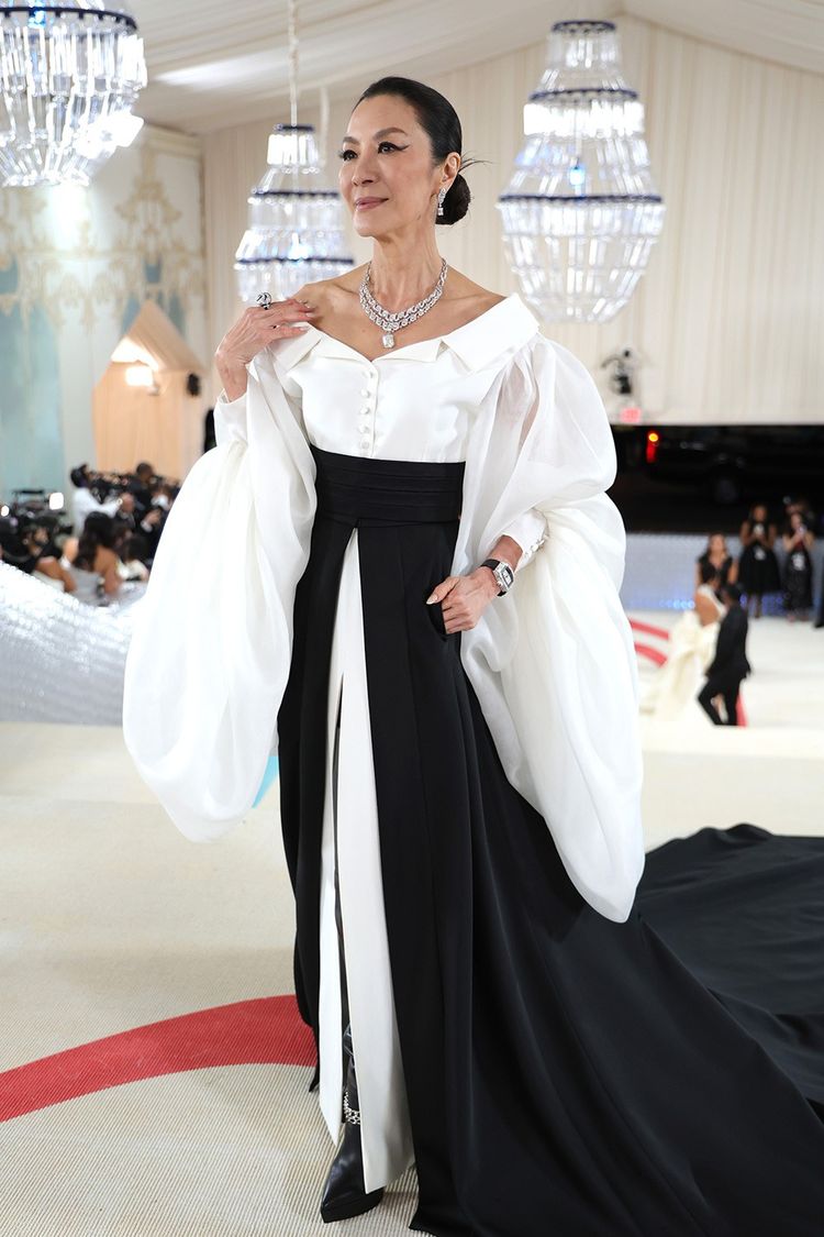 Michelle Yeoh en Karl Lagerfeld Couture.