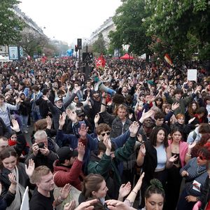 Les syndicats ont donné rendez-vous pour une nouvelle journée de mobilisation le 6 juin, les oppositions politiques sortent leurs dernières cartouches.