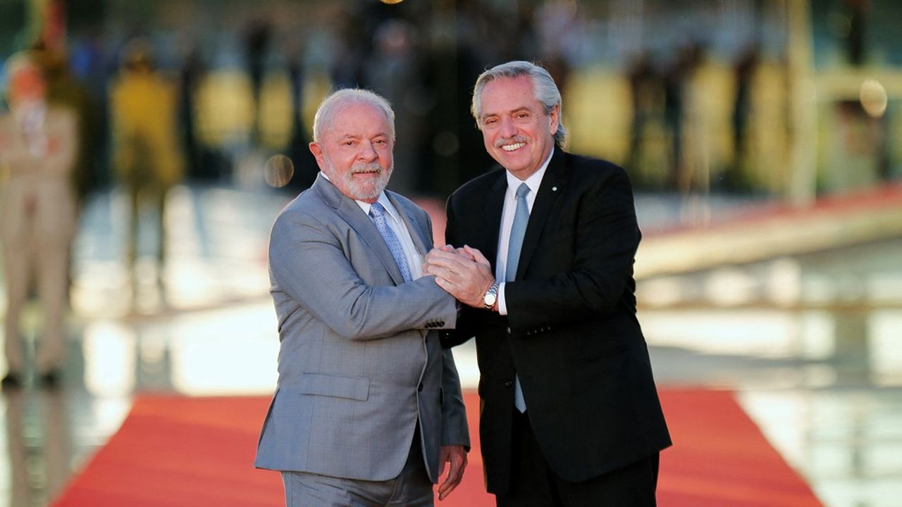 En Brasil, Lula mostró solidaridad simbólica con Argentina