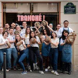 En décembre 2022, la première boutique Tranché ! a ouvert ses portes dans le 9e arrondissement de Paris et emploie à ce jour une vingtaine de personnes.
