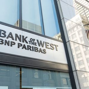 C'est en 1979 que BNP met la main sur Bank of the West, qui vient d'être cédé à Bank of Montreal.