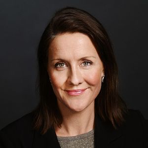 Diplômée de l'Université de Melbourne et expert-comptable, Jane Russell, 42 ans, a démarré sa carrière chez PricewaterhouseCoopers, à Melbourne.