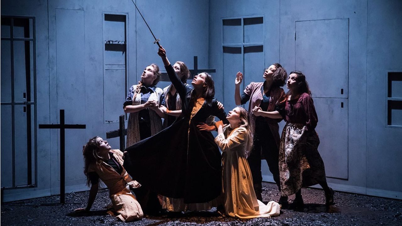 “The Nest of Ashes”: A Theatrical Masterpiece by Simon Falguières at La Fabrica d’Avignon 2022 – Review