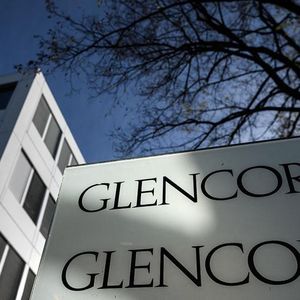Régulièrement critiqué pour sa stratégie de soutien au charbon et récemment condamné pour corruption, Glencore met régulièrement en avant son activité le recyclage des métaux.