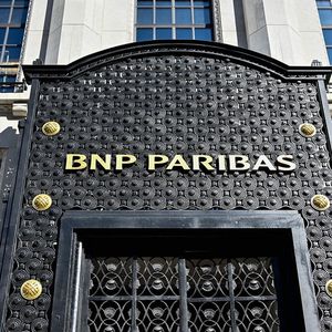 BNP Paribas est mis sous pression par les ONG pour sa participation au financement des énergies fossiles.