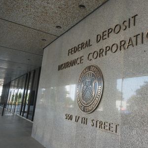 La proposition de la FDIC favorise notamment « le maintien de la liquidité, ce qui permettra aux institutions de continuer à répondre aux besoins de crédit de l'économie américaine », estime son président.
