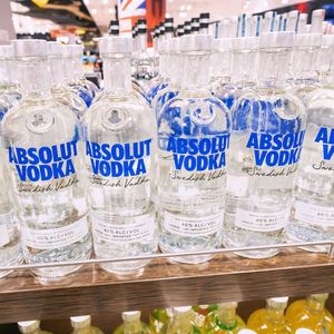La reprise discrète des exportations d'Absolut Vodka vers la Russie avait suscité indignation et appel au boycott en Suède.