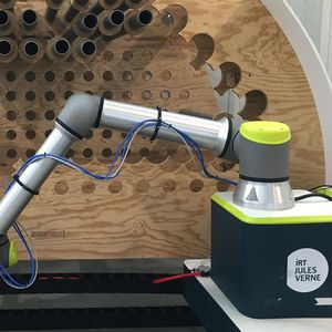 Pour l'instant, les équipes de l'IRT Jules-Verne peaufinent le robot sur des tubes en plastique dans un environnement en bois à l'échelle 1.