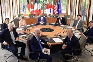 Les représentants des pays membres du G7 accompagnés de Charles Michel, président du Conseil européen et d'Ursula von der Leyen, présidente de la Commission européenne, réunis à Krün en Bavière, Allemagne, en juin 2022.
