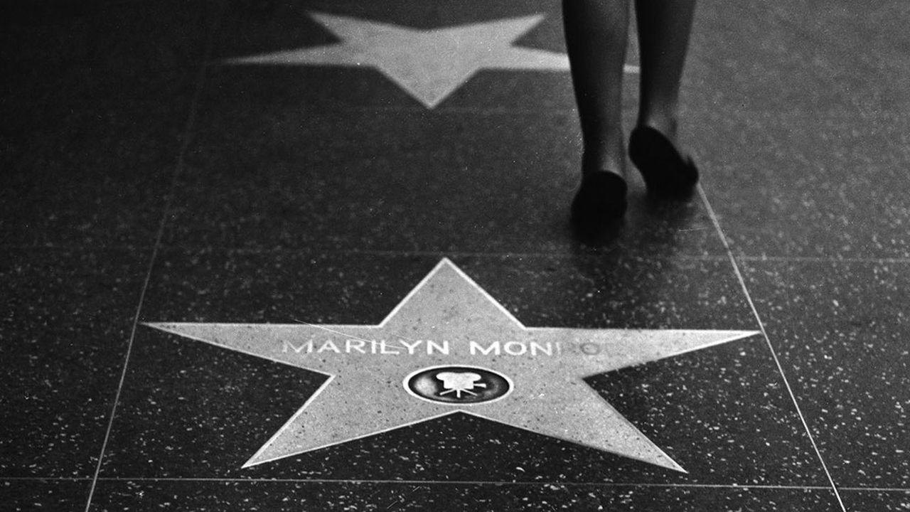 L'étoile de Marilyn Monroe sur le trottoir d'Hollywood Boulevard, à Los Angeles, mars 1964.