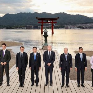 Emmanuel Macron a saisi l'occasion du G7 pour promouvoir le sommet de Paris pour un choc de financement mondial.