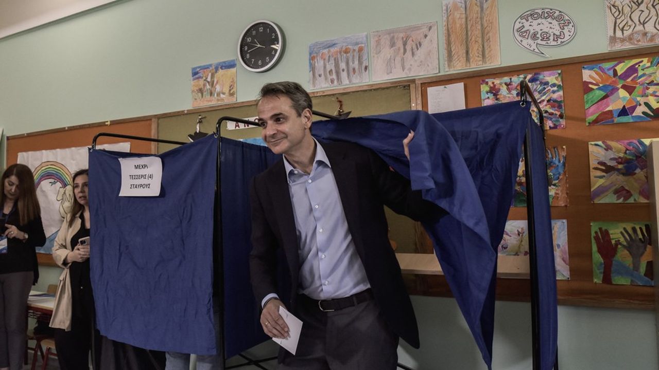 Après avoir voté à Athènes dimanche, Kyriakos Mitsotakis a assuré vouloir faire de la Grèce « un pays plus fort avec un rôle important en Europe ».