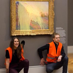 Des activistes de Dernière génération ont jeté de la purée de pommes de terre sur un tableau de Claude Monet au Musée Barberini de Potsdam, en octobre dernier.