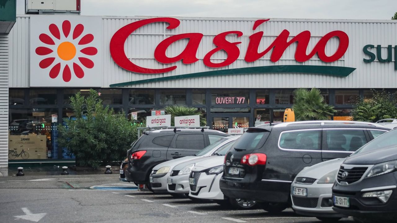 L'accord annoncé ce vendredi 26 mai est noué entre Casino et le groupement des Mousquetaires. Il porte sur la vente de près de 200 magasins à Intermarché par Casino.