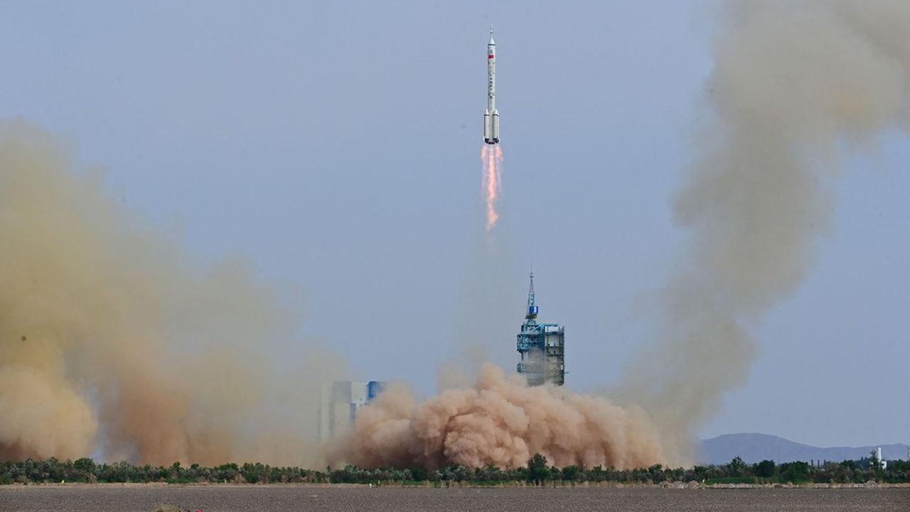 Pour la première fois, la Chine envoie dans l'espace un astronaute civil