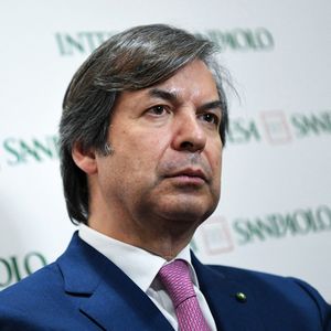 Dirigé par Carlo Messina, Intesa Sanpaolo compte 74.000 salariés en Italie.