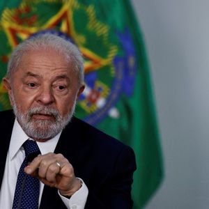 Le président Luiz Inacio Lula da Silva aux côtés du ministre des finances brésilien Fernando Haddad.