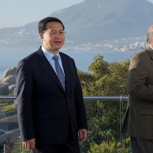 La ministre des Affaires étrangères sud-africaine, Naledi Pandor (à droite), a indiqué que les BRICS travaillent à un élargissement du groupe.