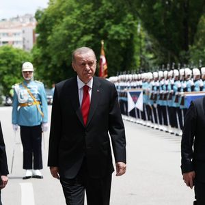 Le président Recep Tayyip Erdogan est confronté à un krach de la livre turque 10 jours seulement après sa réélection.