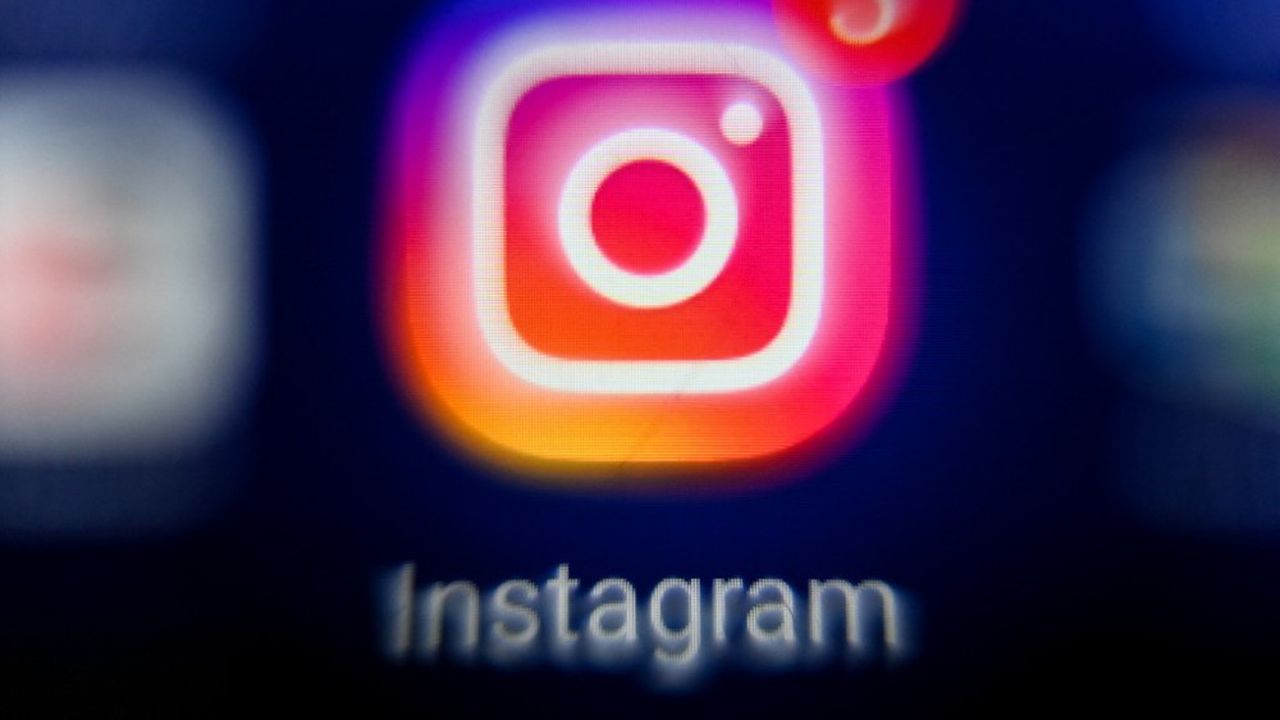 Instagram est aussi régulièrement accusé de ne pas suffisamment protéger les enfants face aux risques de harcèlement, d'addiction et de problèmes d'images de soi.