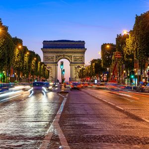 Les grandes banques américaines ont installé leurs bureaux parisiens près des Champs-Elysées.