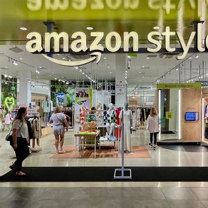 L'entrée du magasin de vêtements Amazon Style du centre commercial Easton Town Center de Columbus, dans l'Ohio. A ce jour, le leader du commerce en ligne en a ouvert deux aux Etats-Unis.