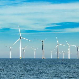 Selon Engie, il faut multiplier par six la production d'électricité à partir d'énergies renouvelables, comme les éoliennes.