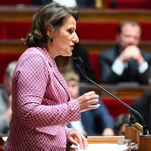 Prenant la parole en premier, ce lundi, lors du débat sur la motion de censure déposée par la gauche, la députée socialiste Valérie Rabault a accusé le gouvernement de « jeter le discrédit » sur l'Assemblée nationale.