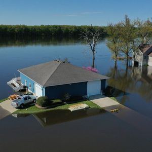 Dans l'Illinois, des maisons victimes des crues du Mississippi, le mois dernier.