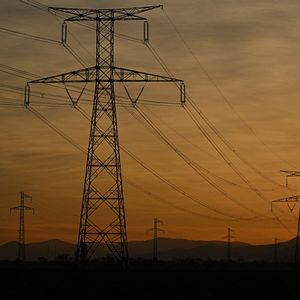 La Commission européenne veut des contrats long terme pour stabiliser les tarifs de l'électricité.
