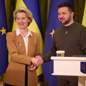 Le président ukrainien Volodymyr Zelensky a reçu la présidente de la Commission européenne Ursula von der Leyen pour un sommet à Kiev le 2 février 2023.