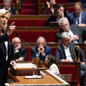 Intervention de Marine Le Pen, présidente du groupe RN, lors de l'examen des motions de censure de la Nupes et du RN, à l'Assemblée Nationale.