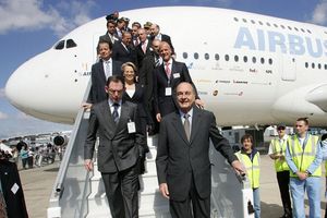 L'A380 a reçu en 2005 les honneurs de Jacques Chirac, quelques mois seulement après son premier vol dans les cieux de Toulouse.