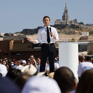 Emmanuel Macron à Marseille, ici lors d'un de ses rares meetings de la campagne de l'entre-deux tours de l'élection présidentielle de 2022.
