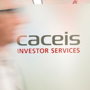 Caceis est détenu à 69,5 % par Crédit Agricole SA, le solde revenant à l'espagnol Santander.