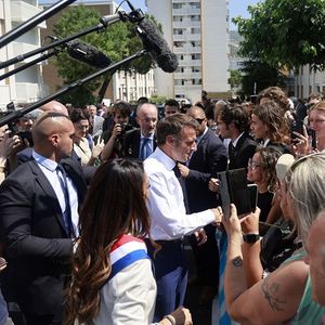 Emmanuel Macron a fait plusieurs bains de foule pour la première journée de sa visite à Marseille.