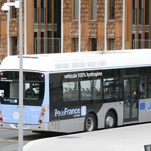La motorisation à hydrogène s'avère appropriée pour des bus urbains sur des lignes plus longues et plus contraignantes que les autres, en complément des bus électriques.