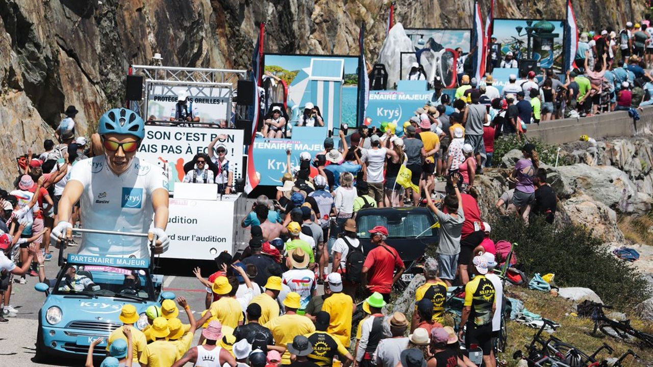 Tour De France La Caravane Laubaine Populaire Des Marques