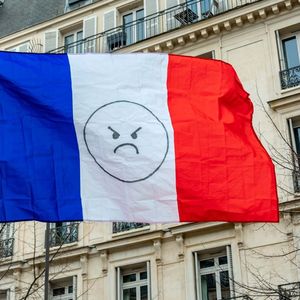 « La France a mal à sa démocratie, faisant l'objet de jeux politiciens fondés sur des postures et d'un refus d'examiner les questions dans leur complexité. »